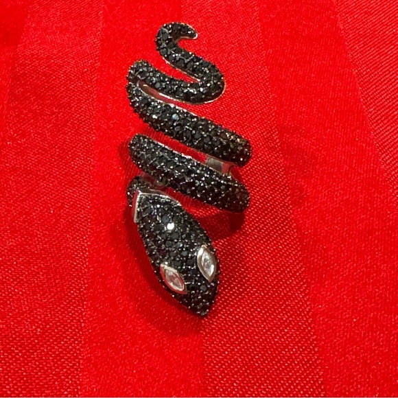 Betsy Johnson Black Viperr Snake ring. Ring size 6 - Picture 1 of 5